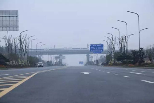 �����д�éɽ·��վǰ��·��������·�Σ���·���̼���